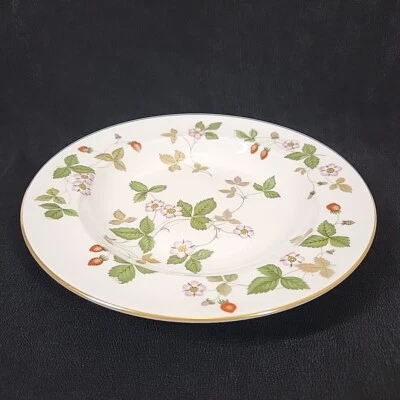 Wedgwood Wild Strawberry Bone China Rim Soup Bowl 22kt Gold Rim R4406 England 9" - Image 1 of 4