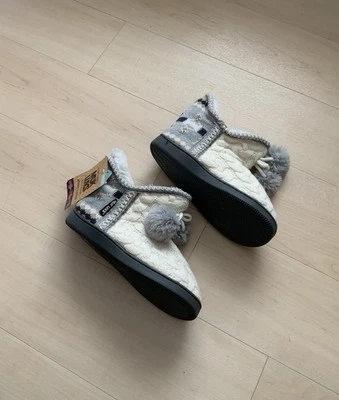 Zapatillas para mujer The Original Muk Luks Icy Amira pequeñas 5-6 nuevas con etiquetas Foto 1 de 4