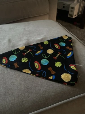 Bandana para Cachorro Tamanho Médio Sobre a Coleira Brinquedo Padrão Novo Caseiro Sem Aviso - Imagem 1 de 4