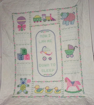 Edredón bebé cosido cruz hecho a mano 34" por 43" muchos detalles todas las guarderías Foto 1 de 4