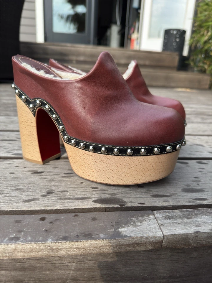 Zuecos Christian Louboutin, Mules Talla 39  Foto 1 de 4