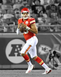 Kansas City Chiefs PATRICK MAHOMES Glossy 8x10 Photo Spotlight Print Poster - Picture 1 of 1