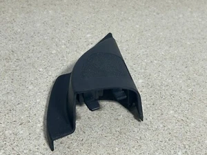 Mitsubishi Lancer 2008-2017 puerta delantera derecha esquina tweeter moldura cubierta negra OEM - Imagen 1 de 3