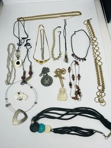 ✨VTG Lot Of 18 Vintage Necklaces & Belt, Chains, Gold silver Tone Varies Styles - Picture 1 of 23