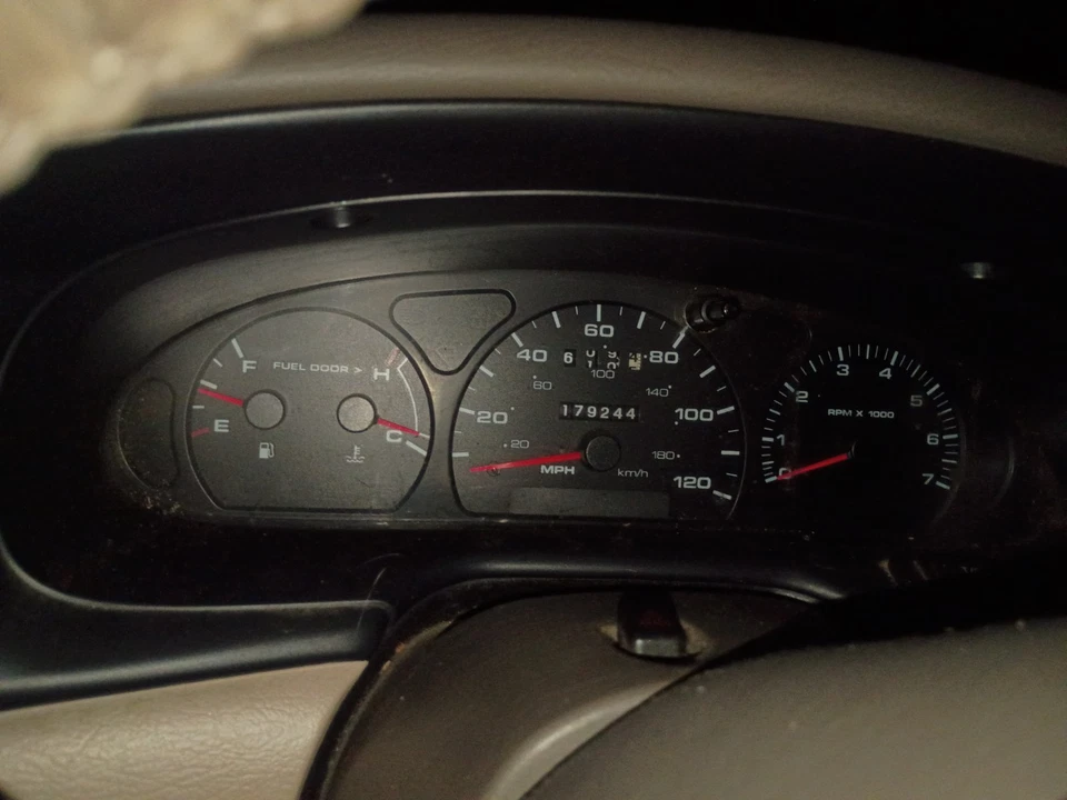 Conjunto de medidor de instrumentos Ford Taurus SE 1996-1999 en muy buen estado Foto 1 de 1