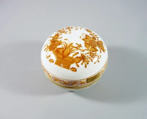 HEREND MAROON INDIAN BASKET ROUND BONBONNIERE BOX, HANDPAINTED PORCELAIN! (I157) - Picture 1 of 11