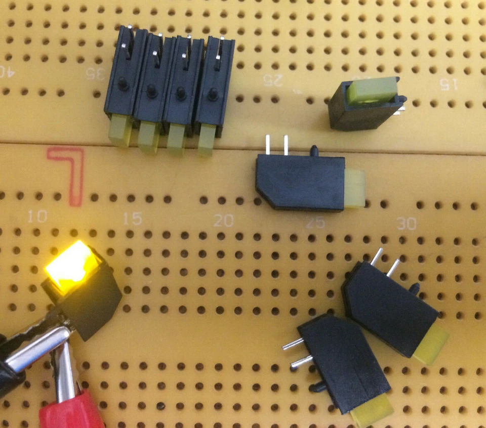 Yellow Right Angle PCB LED Indicator 2x5mm Vertical Bar 583nm 110° 3.5mcd - Image 1 of 1