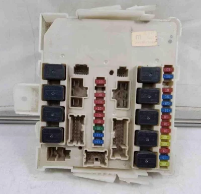 2006 nissan titan inner cabin fuse box assembly 284b67s002 - Image 1 of 4