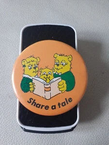 Insignia vintage de libro de cuentos para compartir - Imagen 1 de 3