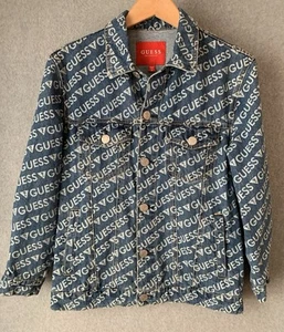 GUESS Jacket Mens Medium Blue Trucker Jeans All Over Spell Out Print Triangle - Picture 1 of 8