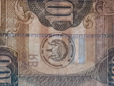 EL SALVADOR 100 COLONES ERROR IN SECURITY BELT 50 COLONES 1996 Cover