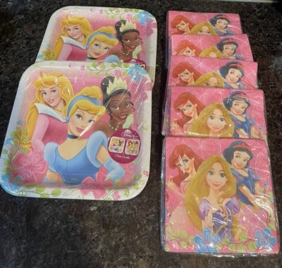 Suministros de fiesta de cumpleaños para princesas Disney Hallmark, 16 platos grandes, 80 servilletas Foto 1 de 3