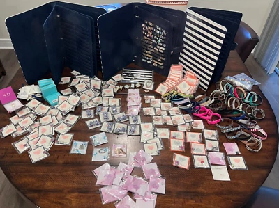 Keep Collective: Огромный Лот из более чем 400 Изделий - Переплеты, Ленты и Амулеты - Изображение 1 из 4