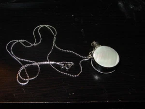 VINTAGE 1970's MOTHER of PEARL SUGAR HOLDER 22" NECKLACE w/SPOON -NICE! #1 - Picture 1 of 2
