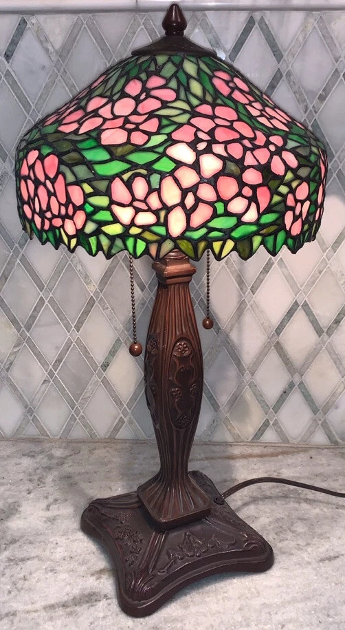 Antigo Vitral Flores Rosa 11”D Sombra Metal Puxar Corrente Lâmpada 23”T 7” Base Quadrada - Imagem 1 de 4