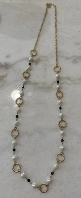 "Collar Talbots Mujer Perla Larga, Cuentas Negras Tono Dorado Cadena Declaración 38""" Foto 1 de 3