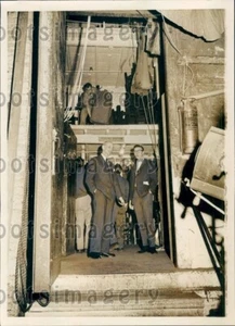 1966 Backstage at Metropolitan Opera Press Photo - Bild 1 von 2
