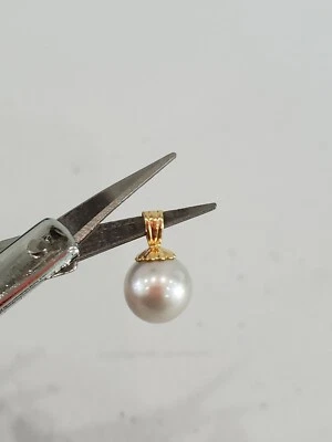 Hermoso colgante de perlas de oro amarillo 585 de 14k de 7,6 mm  Foto 1 de 4