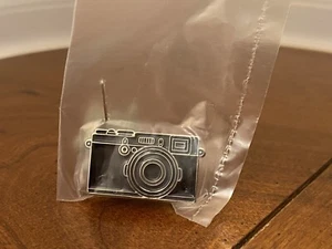 Pinmart Camera Lapel Pin New In Bag - Picture 1 of 2