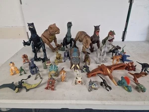 Gran lote de 35 figuras de dinosaurios del Parque Jurásico Jurassic World #M - Imagen 1 de 9