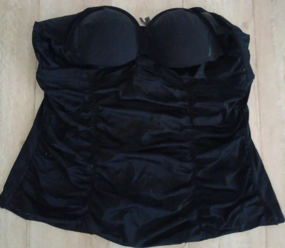 Top de baño Tankini Torrid talla 5 negro acanalado sin correas Foto 1 de 1