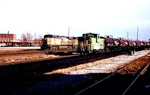 ORIGINAL KODACHROME SLIDE UNION PACIFIC C44AC-CTE #5650, BN CABOOSE #12539 OMAHA - Picture 1 of 1
