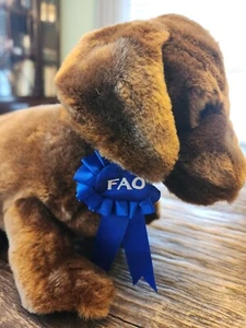 2012 FAO Schwarz Blue Ribbon Brown Dachshund Wiener Dog Toys R Us Stuffed Animal - Picture 1 of 11