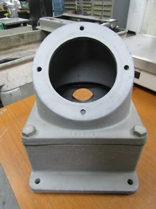 ADAPTADOR EN ÁNGULO APPLETON 304026 CON BASE DE RECEPTÁCULO 304030 - Imagen 1 de 8
