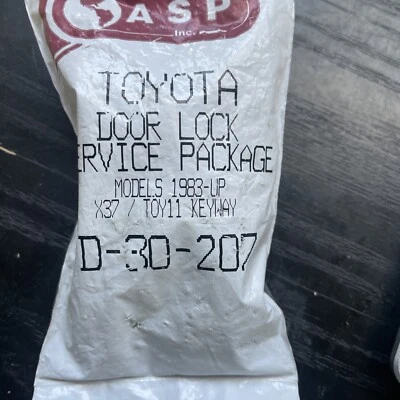 Cerradura de puerta Toyota se adapta a algunos modelos 1983 - UP D-30-207 NUEVO Foto 1 de 4