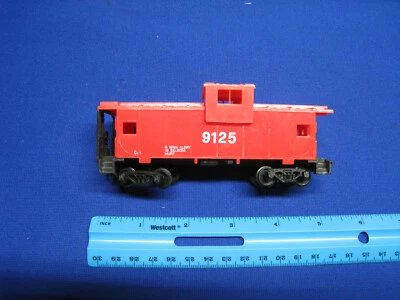 HO Scale Model Power 9125 Wide Vision Caboose - Freight Train - Image 1 of 4