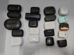 Lot of 20 Earbuds for Parts - Various Models & Colors, No Packaging - Foto 1 di 14