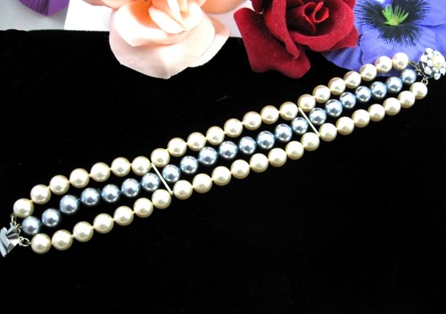 OFF WHITE BRACCIALE PERLE VETRO vintage TRIPLO FILO PERLE FINTE bianco e grigio tono argento