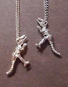 SILBER DINOSAURIER SKELETT ANHÄNGER Halskette Tyrannosaurus T-Rex Jurassic Punk H6 - Bild 1 von 2