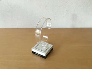 Usato In Negozio - Supporto Per Orologio GUESS - Altezza 1,5 Cm - Foto 1 di 1