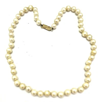 9ct 375 Gold Hallmarked Clasp Simulated Pearl Knotted Necklace, 40cm - Image 1 of 4