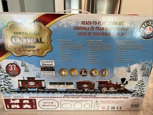 Lionel Bluetooth North Pole Train Set with Water Vapor Effects Battery - Picture 1 of 10