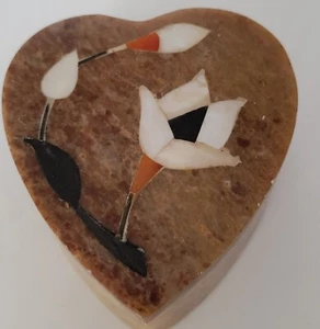 Portagioie vintage in pietra naturale a forma di cuore con intarsio in madreperla HM - Foto 1 di 9