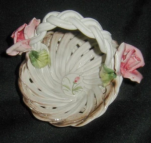 VINTAGE CAPODIMONTE HAND MADE ITALIAN ART POTTERY WOVEN BASKET w FLOWERS, ITALY - Picture 1 of 4