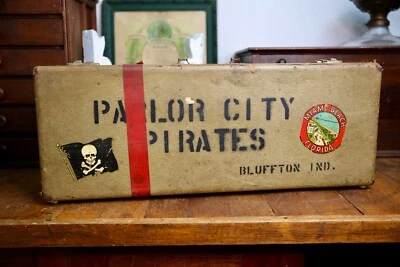 Vintage Getzen Pirates Skull trumpet Bugle Antique Instrument wood Case ONLY - Image 1 of 4