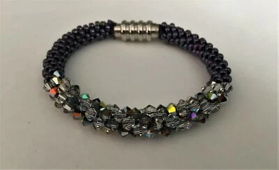 Pulsera magnética de acero inoxidable con cuentas de cristal y semillas de Toho de Swarovski  Foto 1 de 4