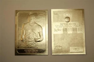 PATRICK EWING 1986-87 Fleer NOVATO Tarjeta de Oro 23kt Esculpida Casi Nuevo-Nuevo Número de Serie - Imagen 1 de 1