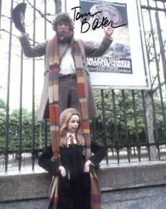 Doctor Who Autograph: TOM BAKER (The Fourth Doctor) Signed Photo - Foto 1 di 1