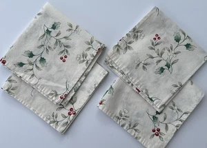 Pfaltzgraff Winterberry Dinner Napkins Set of 4 Holly Berry 16x16" Christmas - Picture 1 of 9