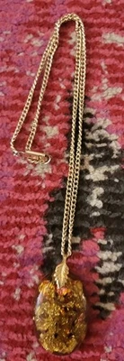 Fake manmade gold in resin pendant necklace fool's golf jewelry vintage - Image 1 of 3