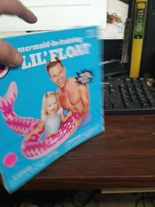 Big Mouth Mermaid-in-Training LIL' FLOAT Edades 1-3 Hasta 45 libras - Flotador de piscina - Imagen 1 de 6
