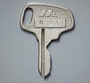 Honda Motorcycle OEM Factory Pre-Cut Key Single Groove H9036-H9960 - Picture 1 of 2