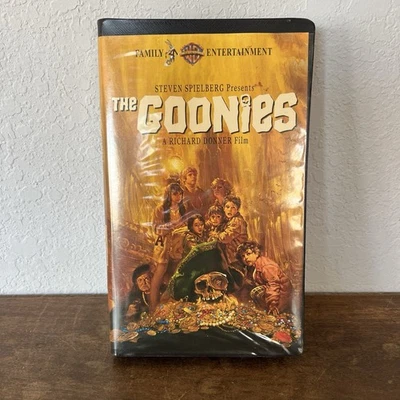 The Goonies 1985 VHS 1994 Clamshell Release Warner Brothers Steven Spielberg Foto 1 de 4
