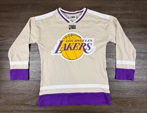 Camicia Cotton On NBA Los Angeles Lakers manica lunga ricamata bambino taglia 7 nuova con etichetta - Foto 1 di 11