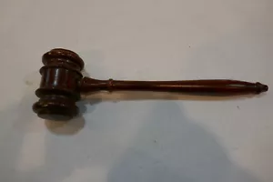 Ungewöhnlicher roter Eichenholzhammer ca. 10 cm lang gebraucht mit Schrammen - Bild 1 von 4