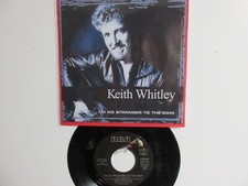 💥' KEITH WHITLEY ' HIT 45 + PICTURE [ I'M NO STRANGER TO THE RAIN ]  1989 !💥